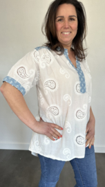 Blouse paisley met denim