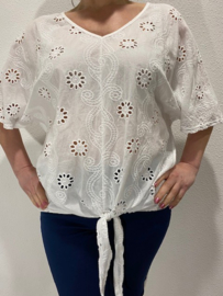 Broderie top met knoop wit