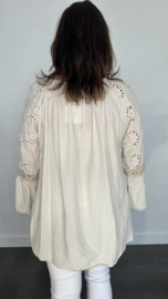 Broderie blouse met flared mouw zand