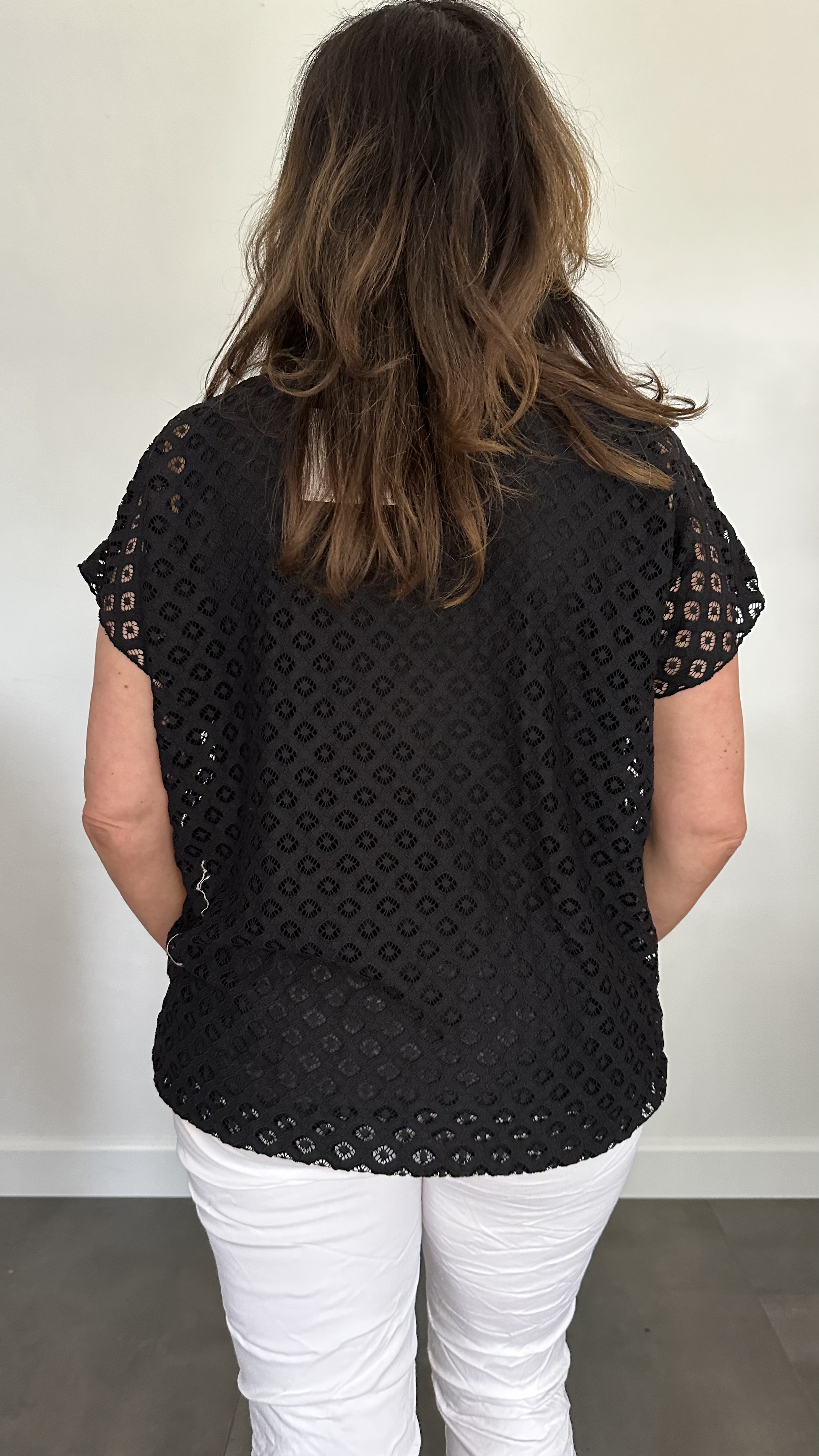 Shirt Joann met ketting zwart