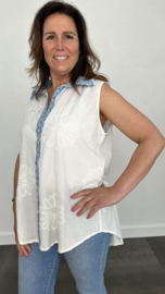 Mouwloze broderie blouse met denim kraag