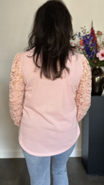 Top Mindy met kanten mouw Roze