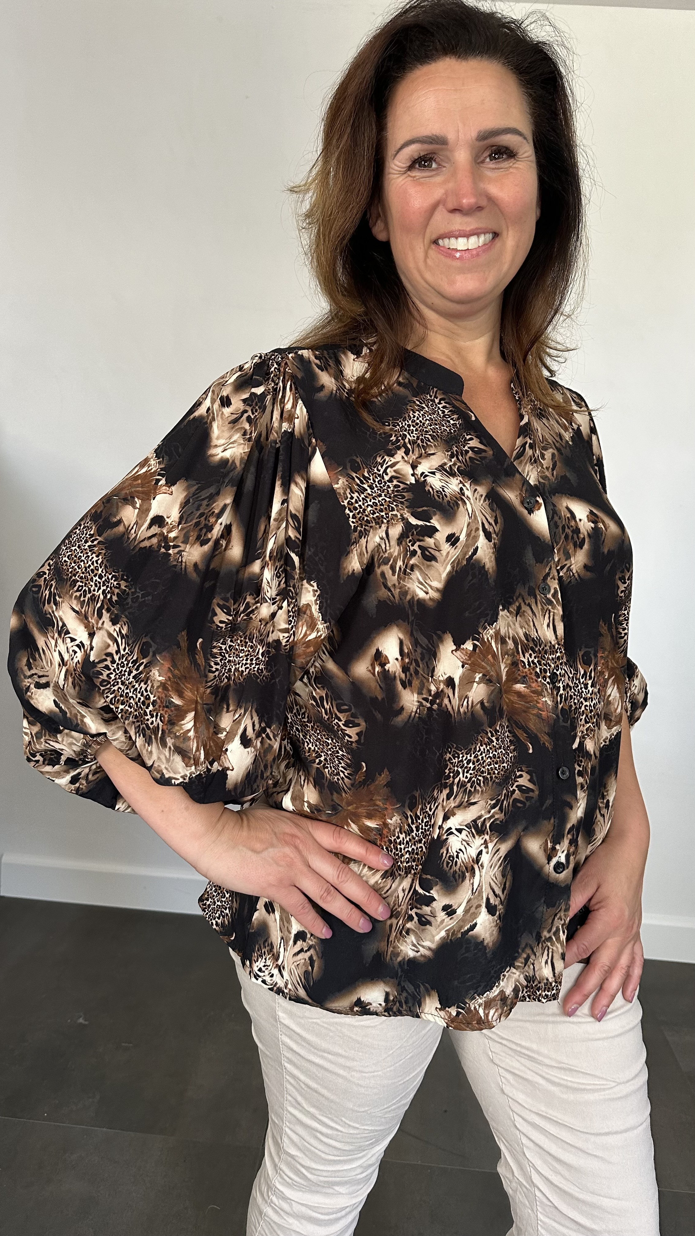 Blouse animal mix met 3/4 pofmouw zwart