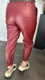 Lederlook broek met riem Bordeaux