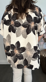 Gebloemd shirt Vera met ketting Zwart