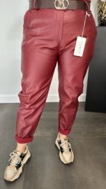 Lederlook broek met riem Bordeaux