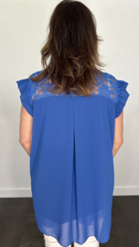 Voile blouse met ruche en kant kobalt +SIZE