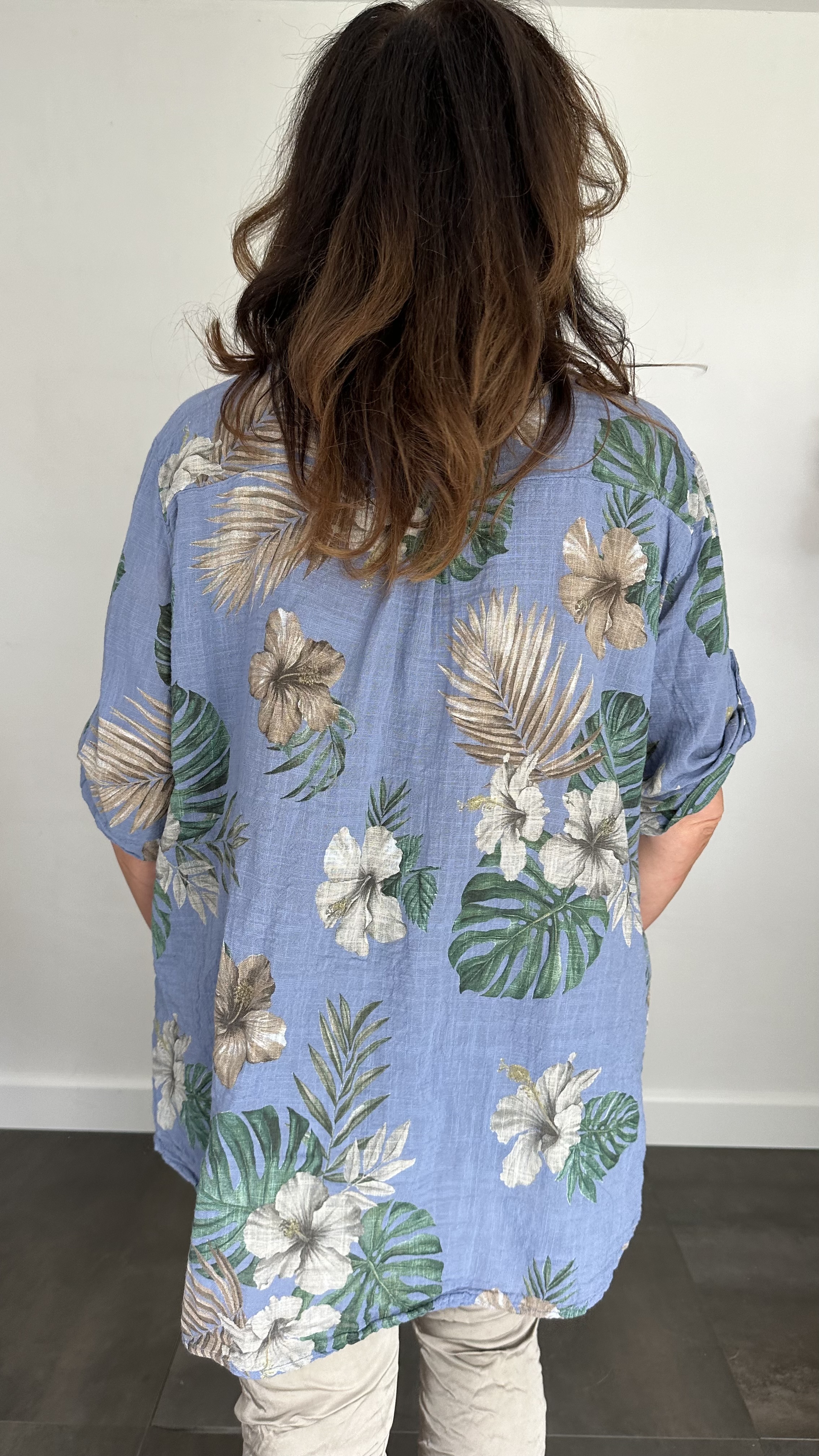 Linnenlook blouse hibiscus jeans blauw