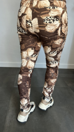 Suèdine joggjeans flowers bruin/ ecru