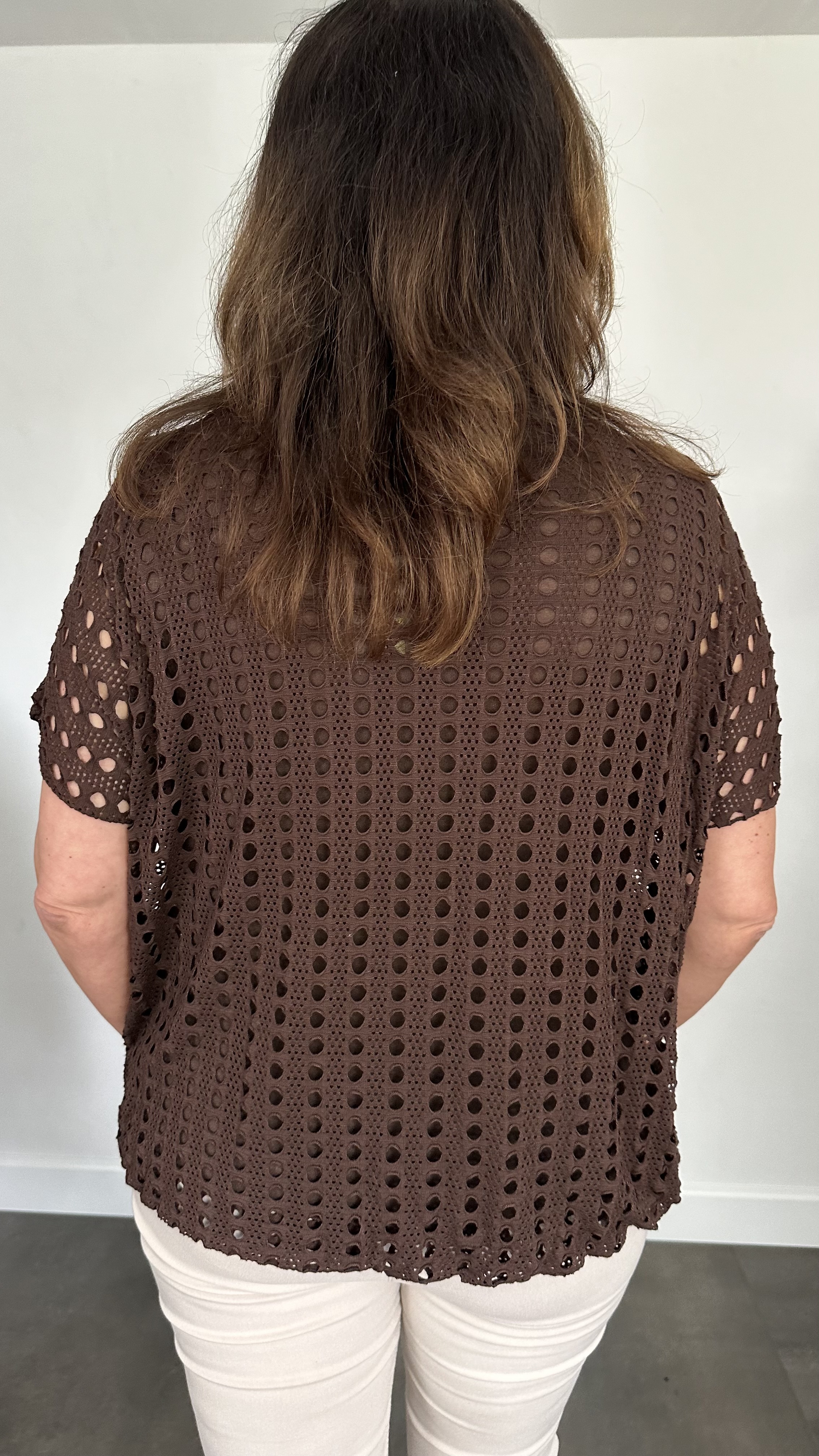 Shirt Lara met ketting donker bruin