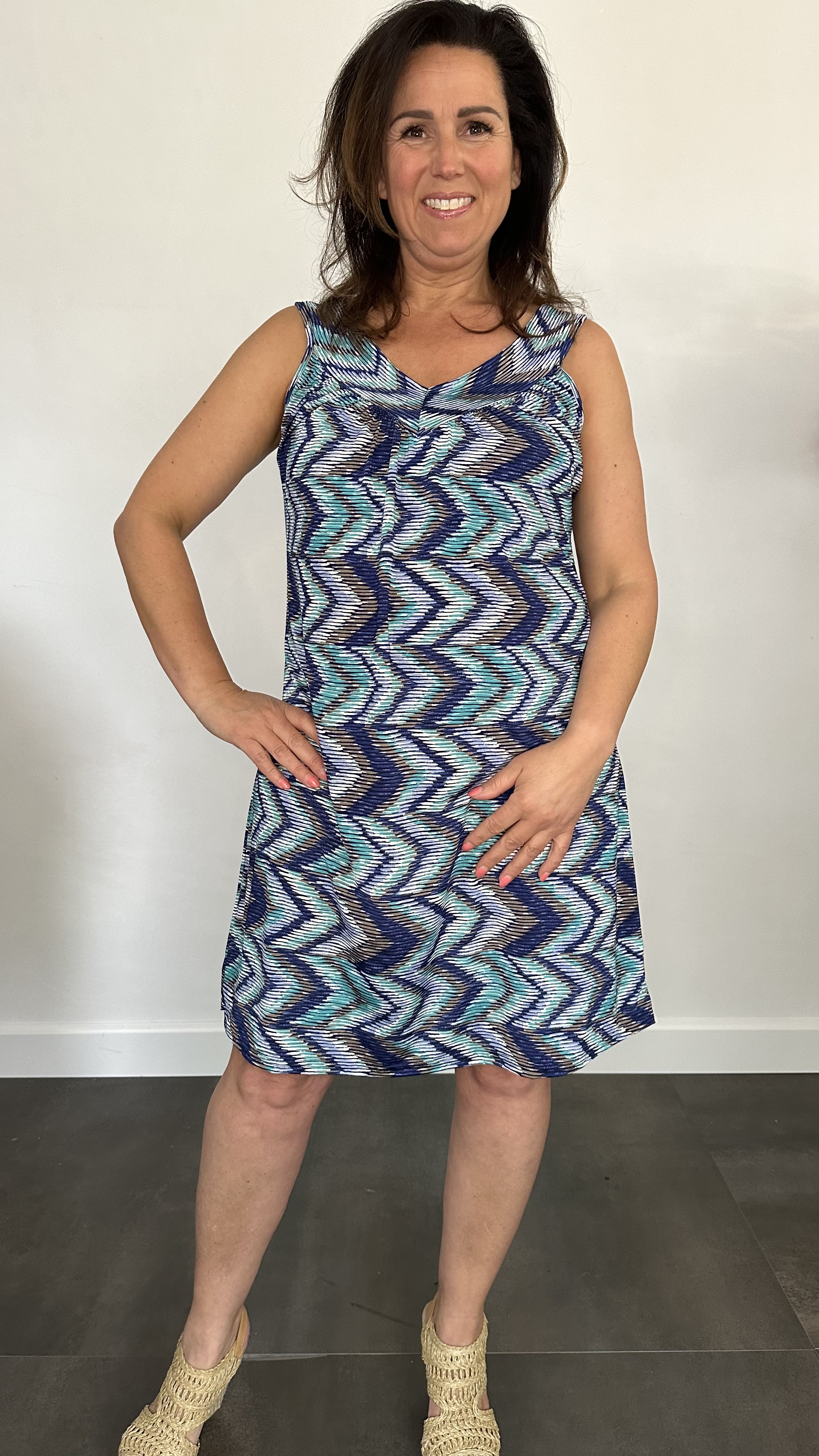 Jurkje met V-hals zig zag marine/ mint