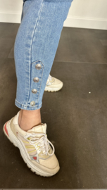 B.S. Jeans met knopen