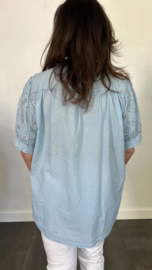 Blouse Isabella bling ijsblauw +SIZE