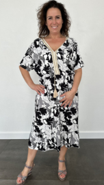 Jurk met elastiek in de taille (soft) gebloemd zwart/wit
