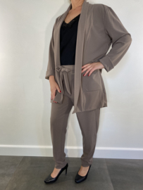 2-Delig pak Lisa taupe (+Size) Maat 3