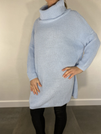 Lange grof gebreide trui met wijde col ijs blauw SALE