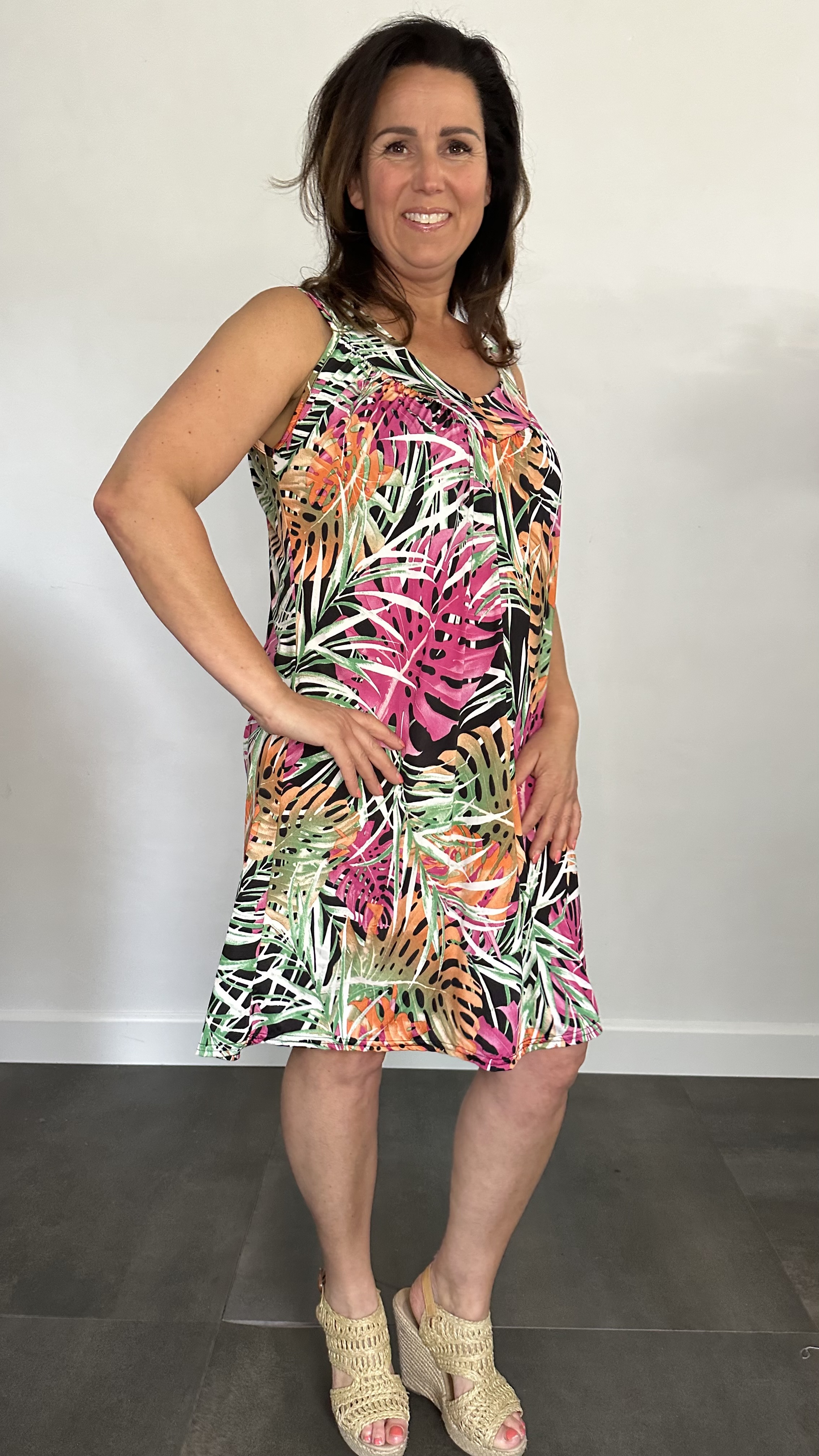 Jurkje met V-hals palmblad fuchsia/peach/groen