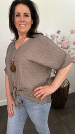 Blouse Silke met knoop+ ketting Taupe