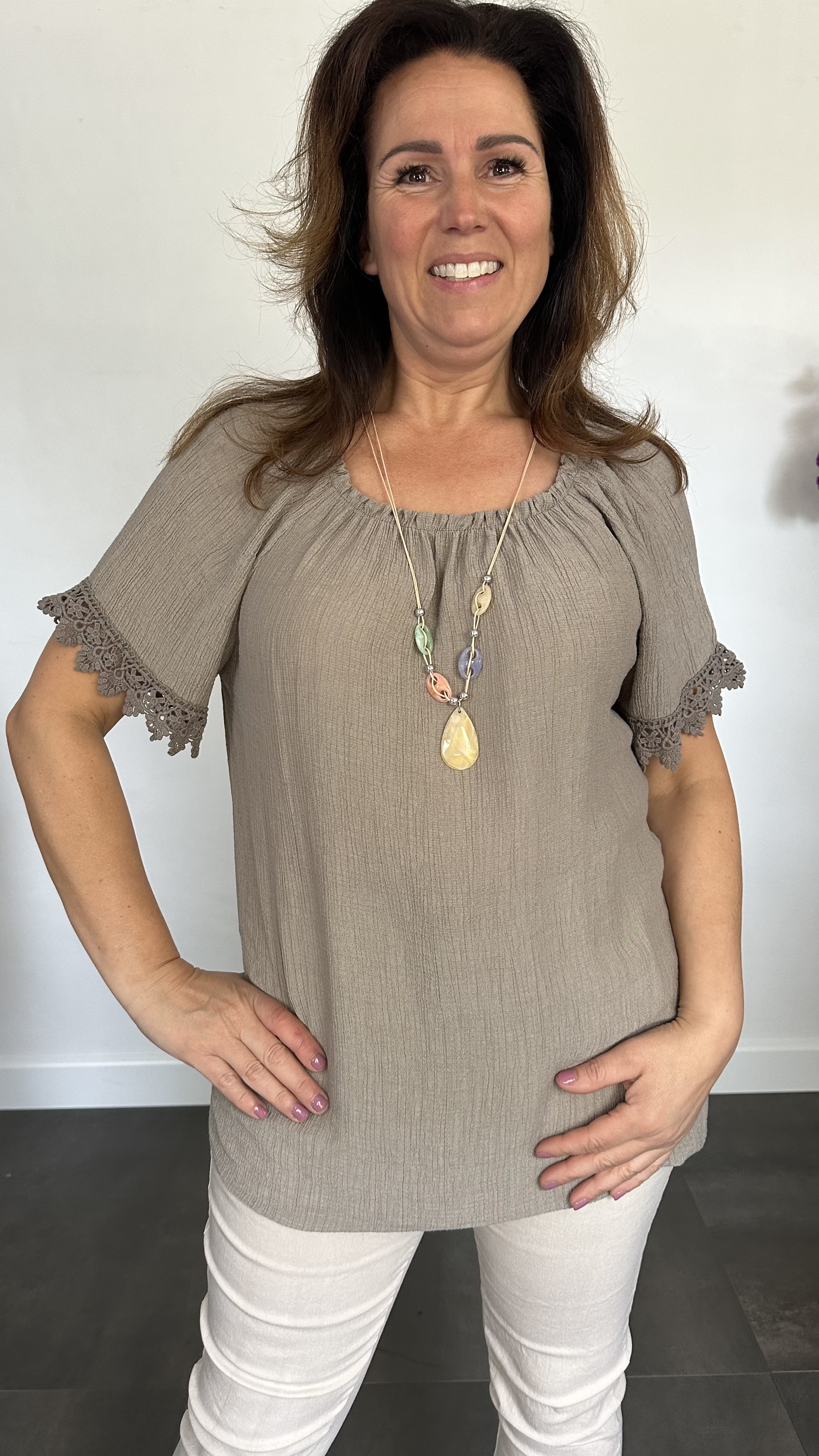 Crinkle shirt met kant taupe