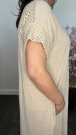 Linnenlook jurk met gehaakt kant Zand