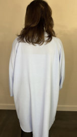 Tuniek met knoopjes crepe +SIZE ijsblauw