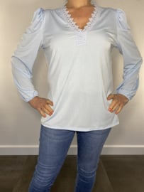 Shirt met kant Diana lange mouw licht blauw