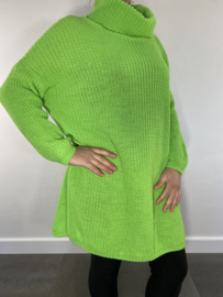 Lange grof gebreide trui met wijde col neon groen SALE