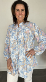 Blouse Lizzy met pofmouw flowers licht blauw