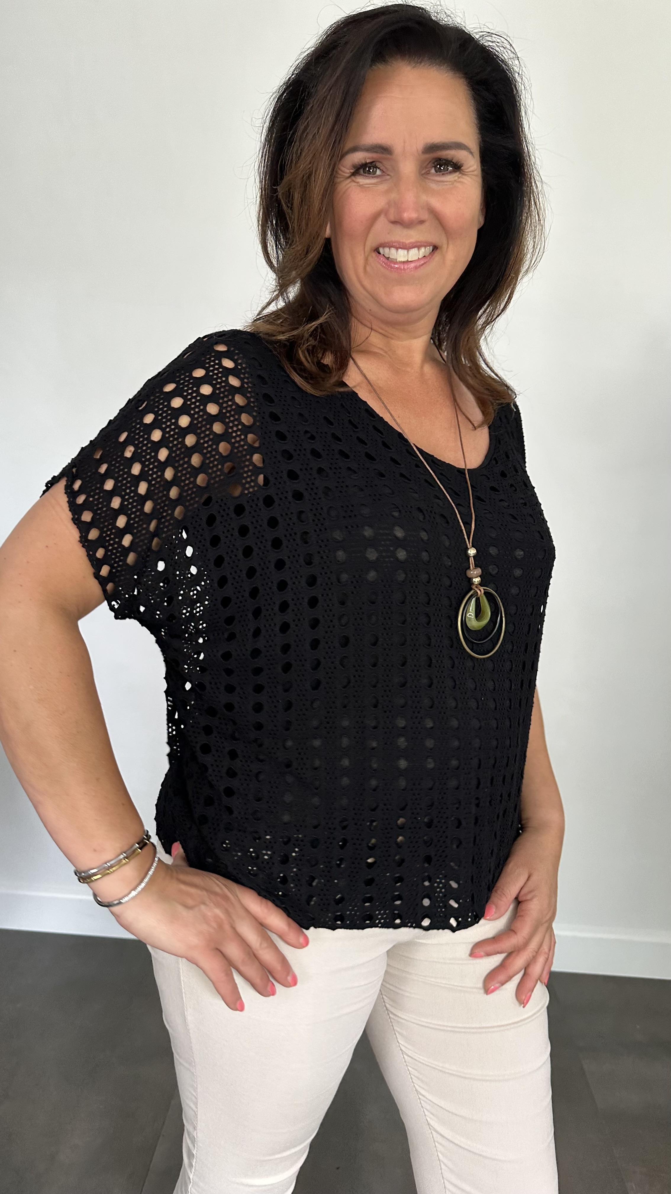 Shirt Lara met ketting zwart