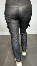 Cargo joggjeans leatherlook coating zwart