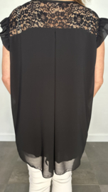 Voile blouse met ruche en kant zwart +SIZE