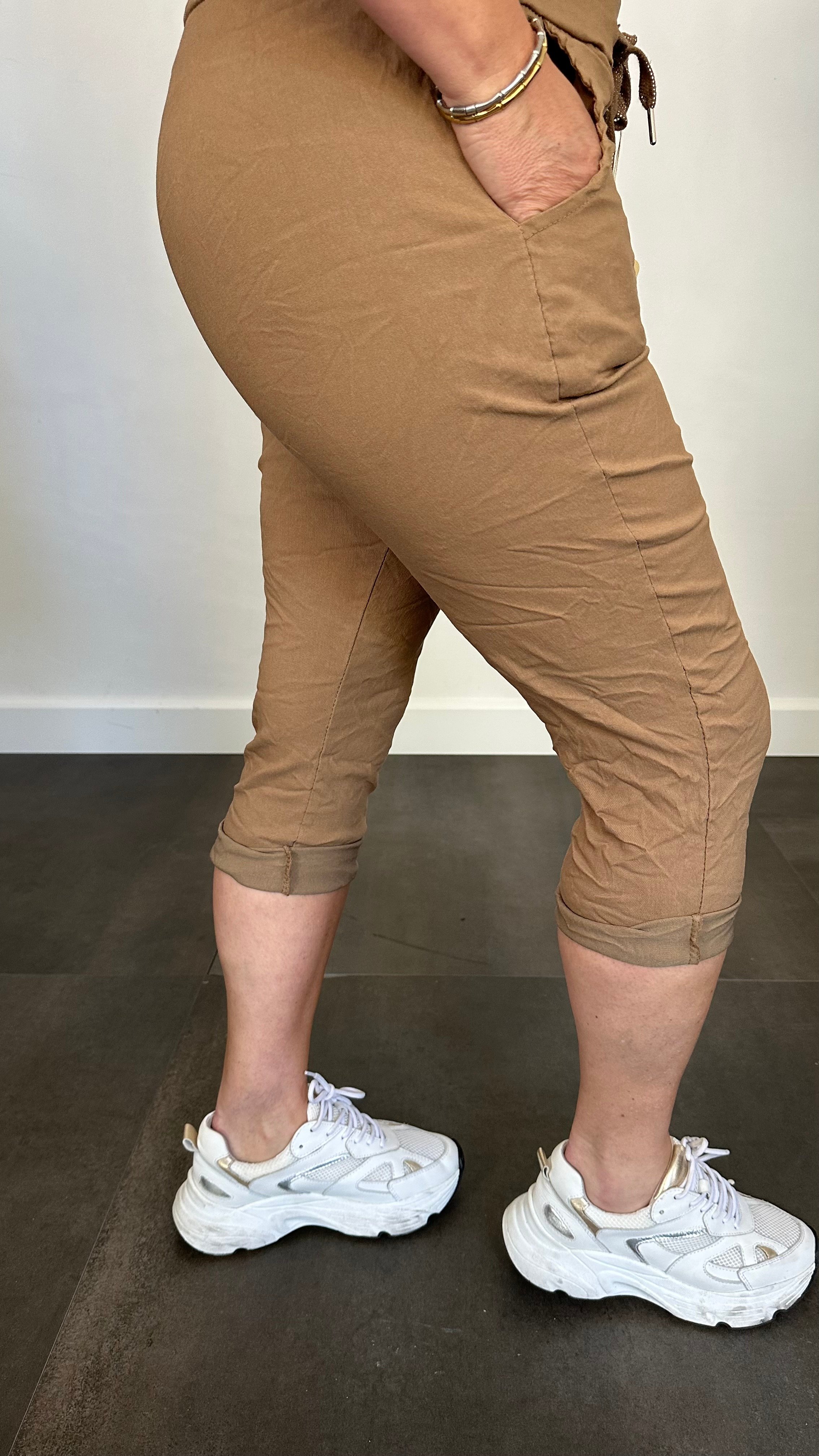 Comfy CAPRI joggjeans camel +SIZE