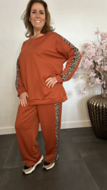 2-Delig comfy pak met panter bies Roest Bruin