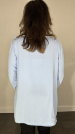 Blouse met ruche crèpe licht blauw +SIZE SALE