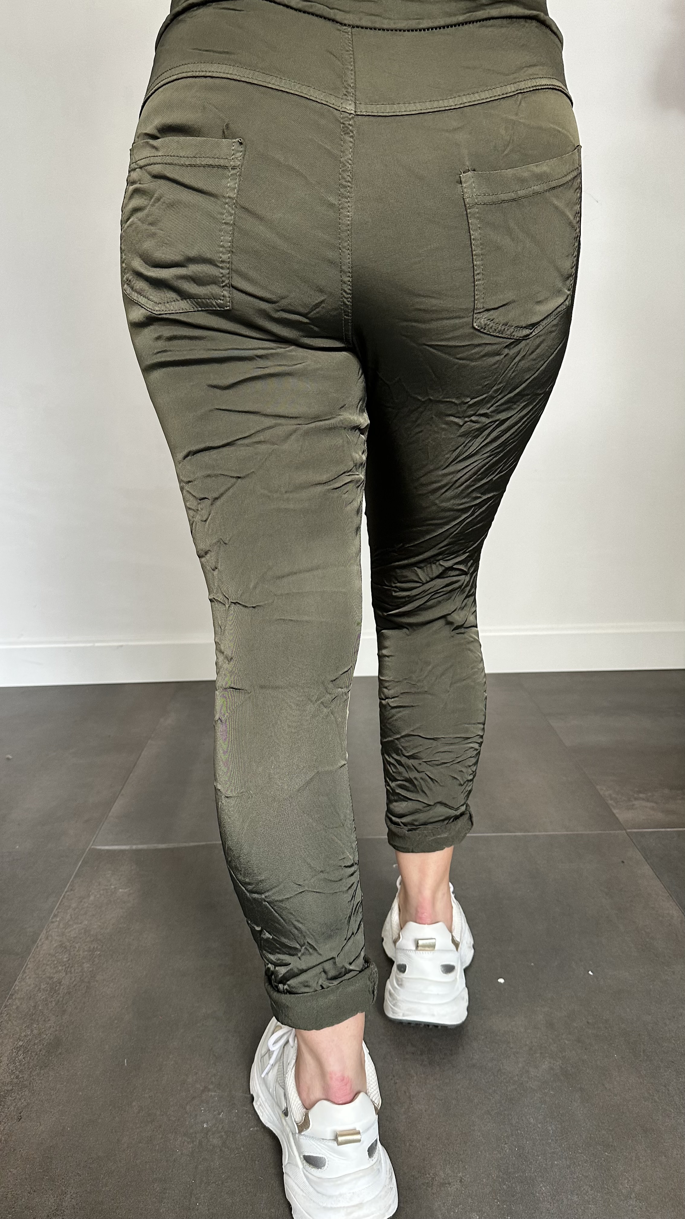 Joggjeans met glans donker army