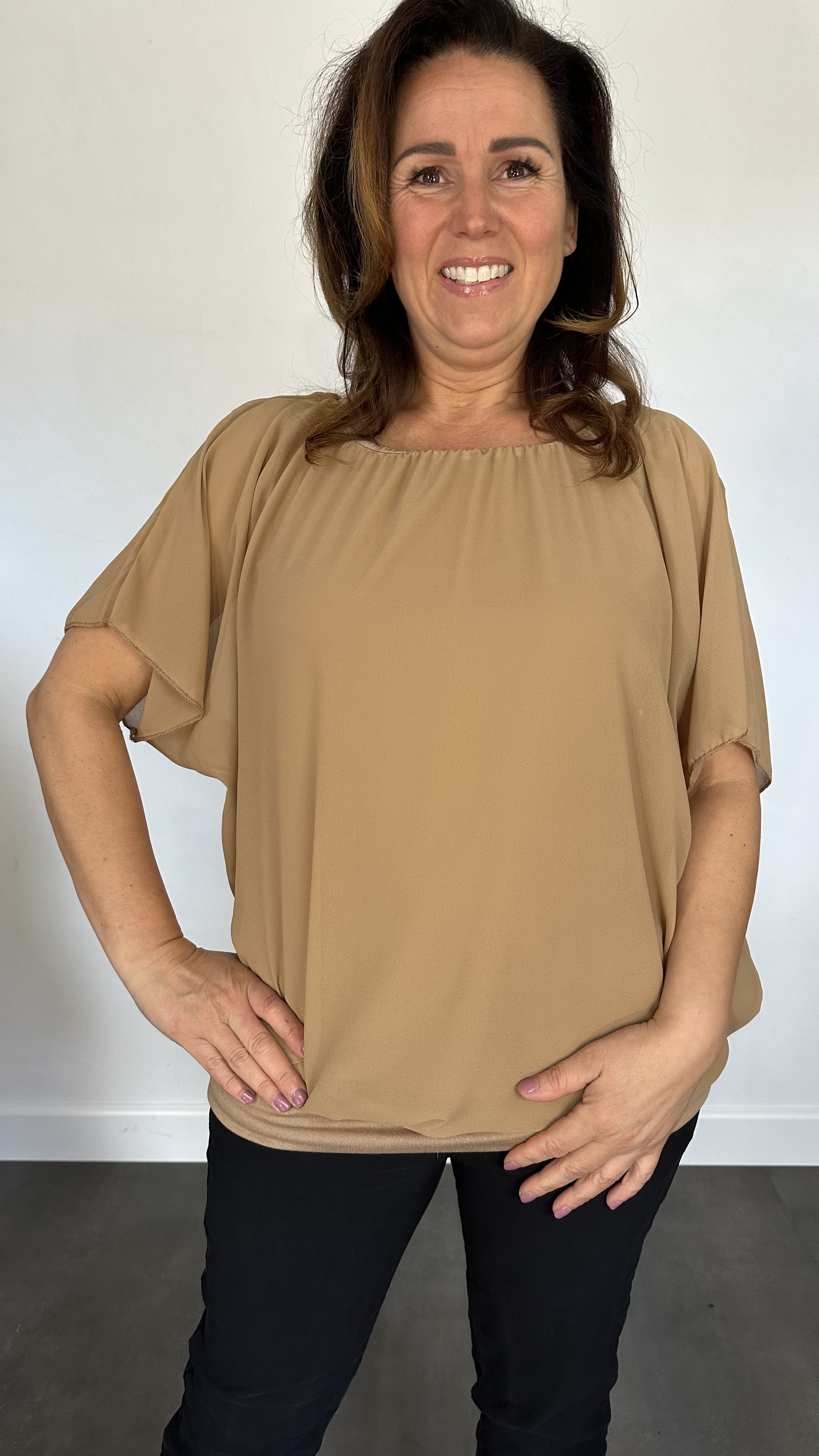 Blouse met boord korte mouw +SIZE camel