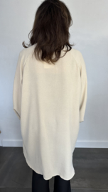 Tuniek met knoopjes crepe +SIZE zand