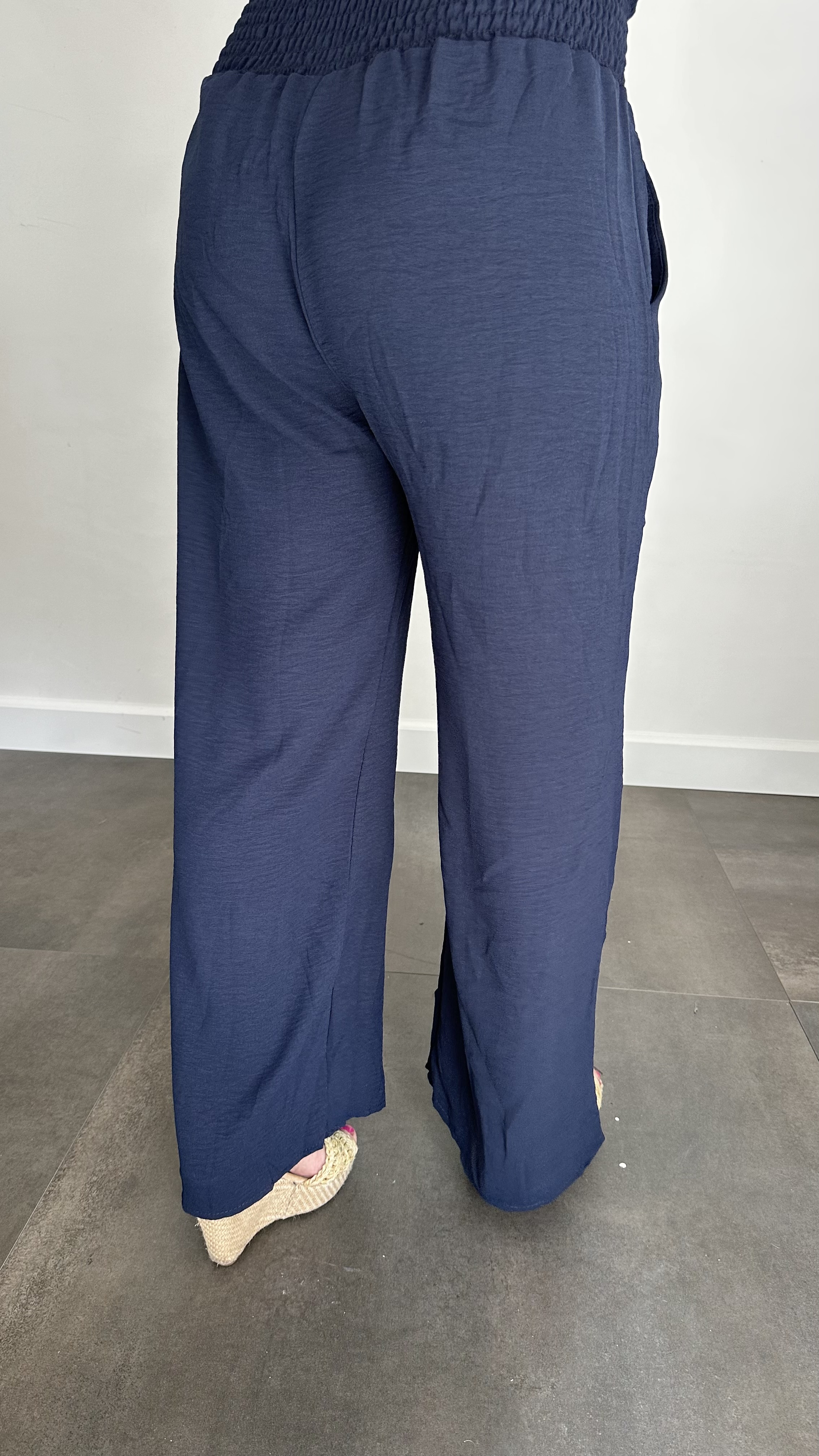 Crepe broek met gesmokte tailleband marine