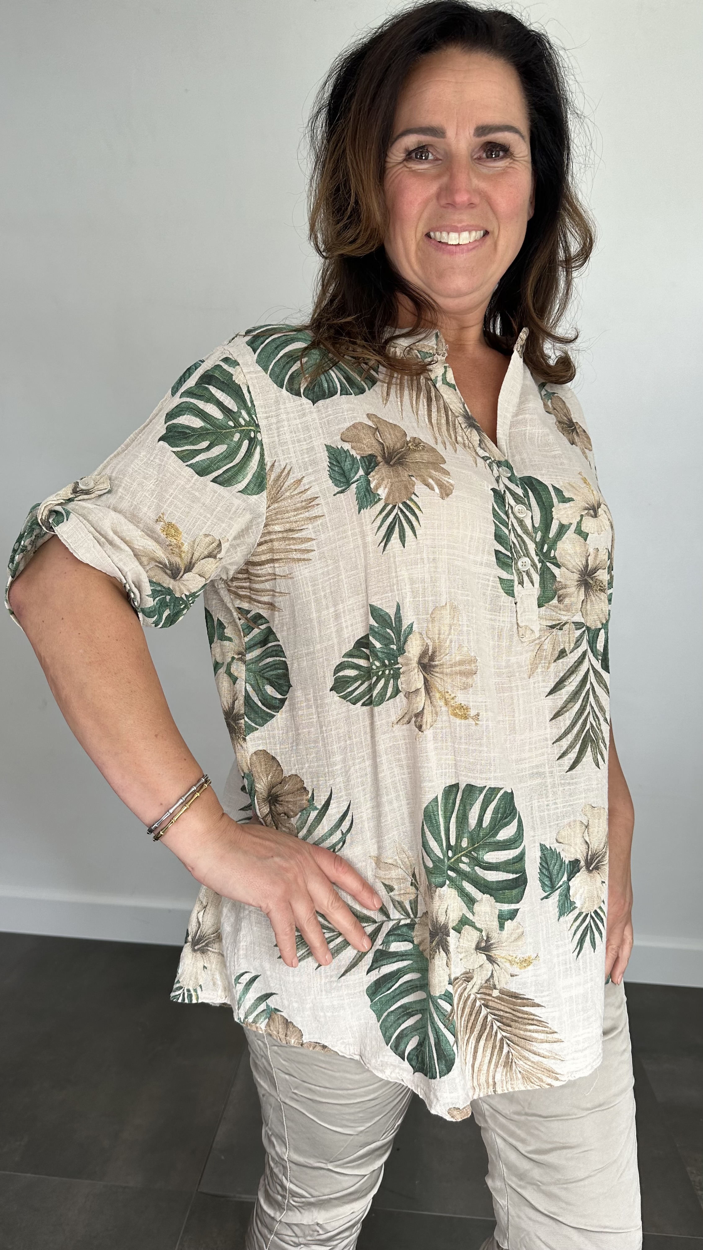 Linnenlook blouse hibiscus zand