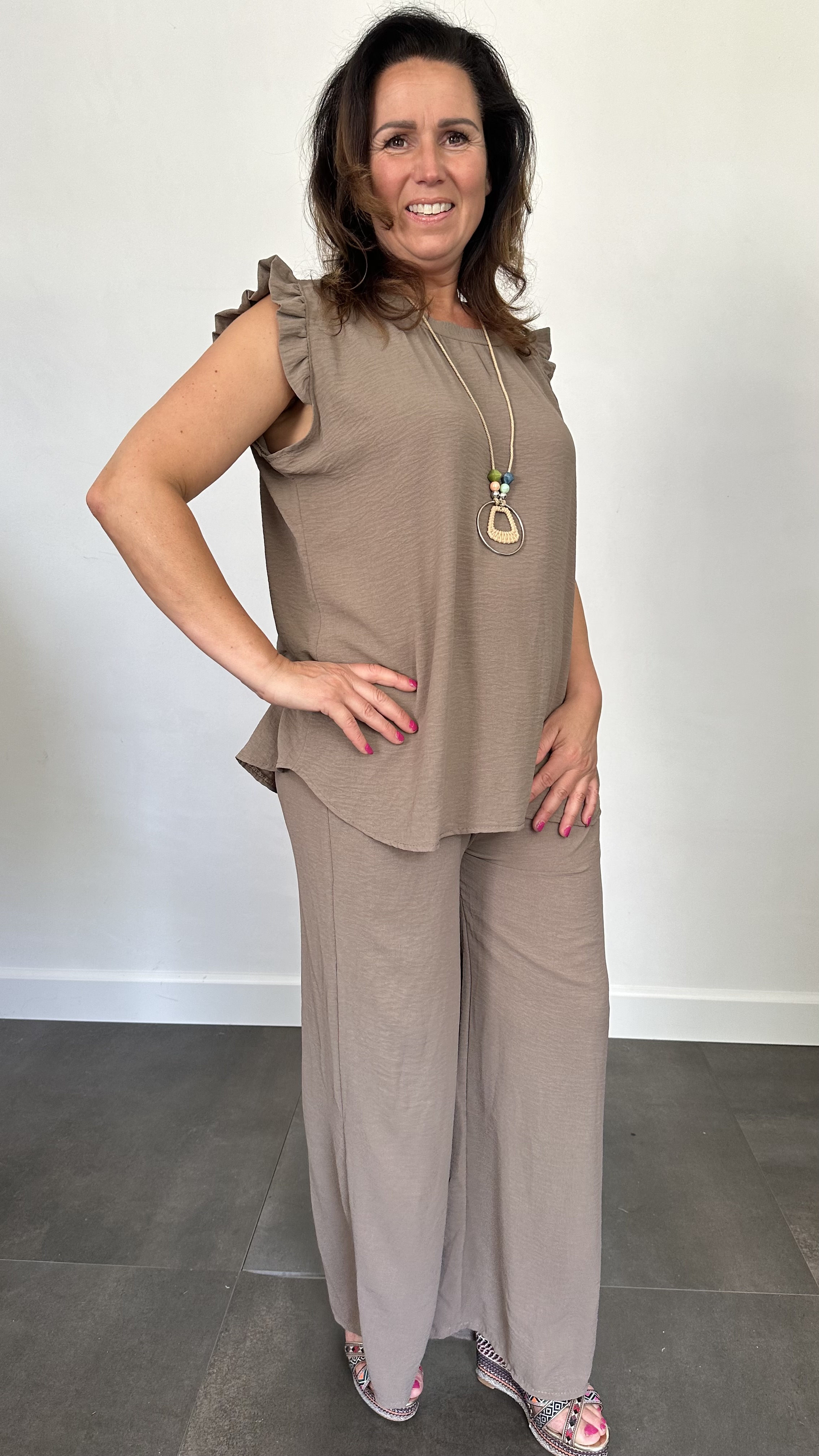2-Delig pak Mia met ruche & ketting taupe