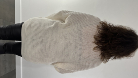 Kort grof gebreid vest met vleermuismouw ecru
