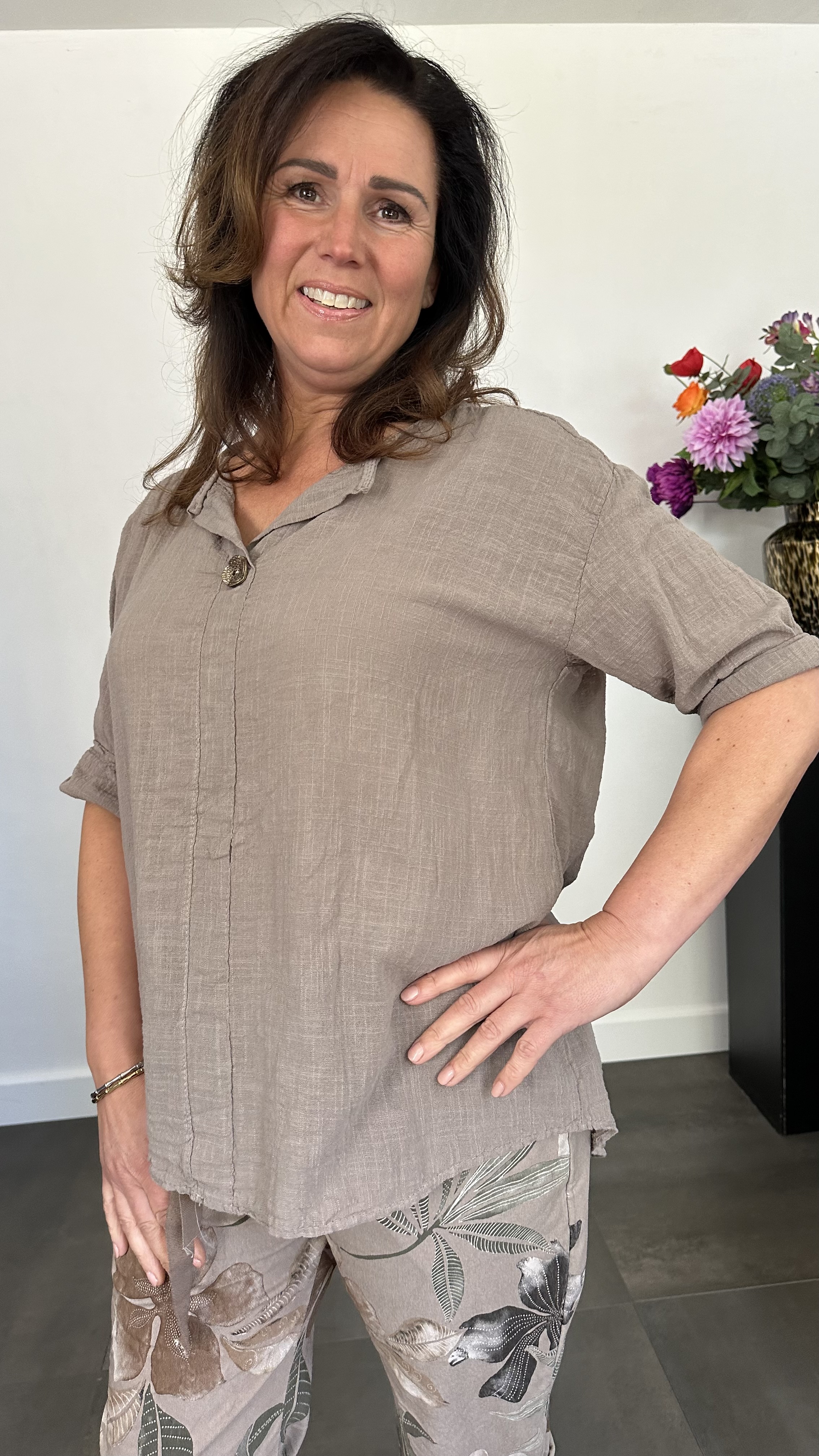 Linnenlook blouse met knoop taupe
