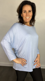 Shirt Debby met vleermuismouw ijsblauw