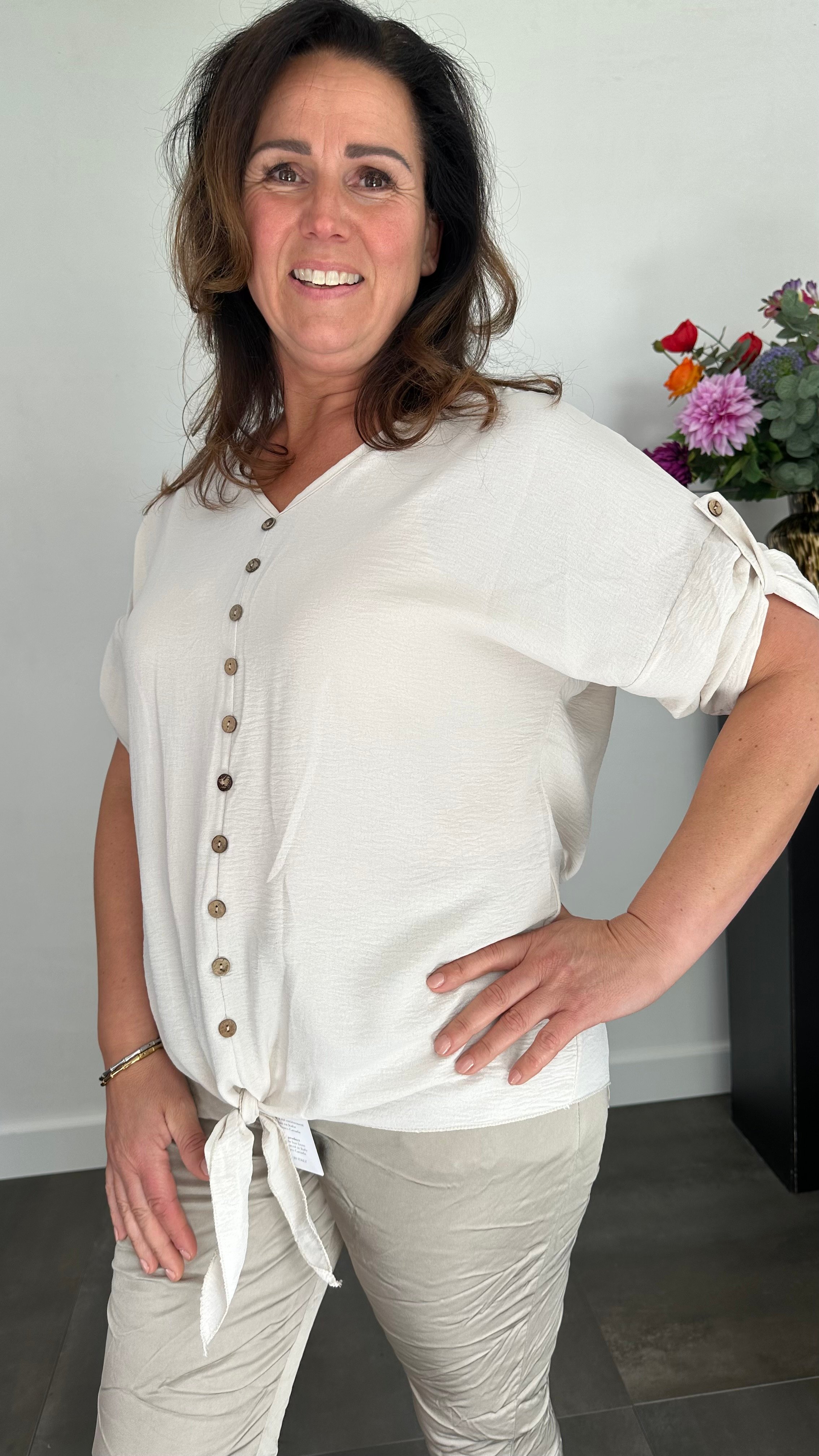 Blouse tessy met knoop beige