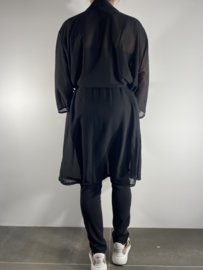 Lange voile blouse met centuur zwart