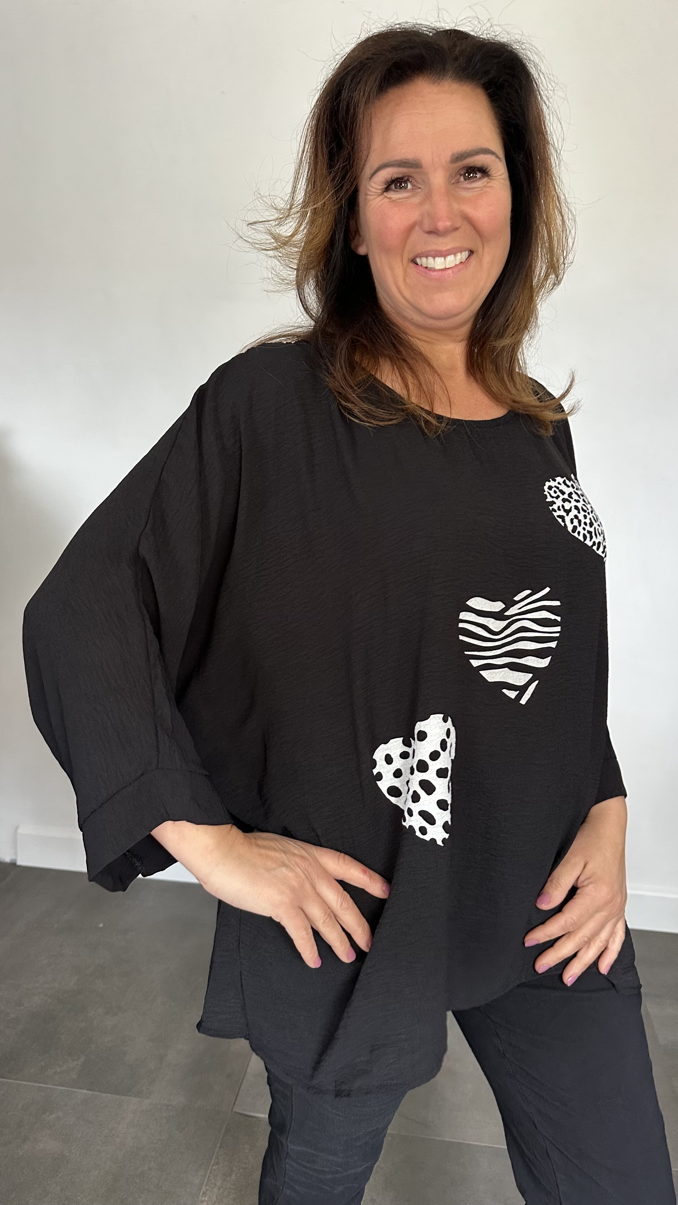 Crepe shirt hearts +SIZE zwart