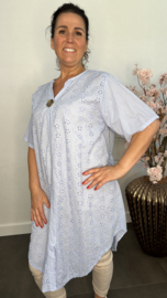Broderie tuniek met knoop IJsblauw