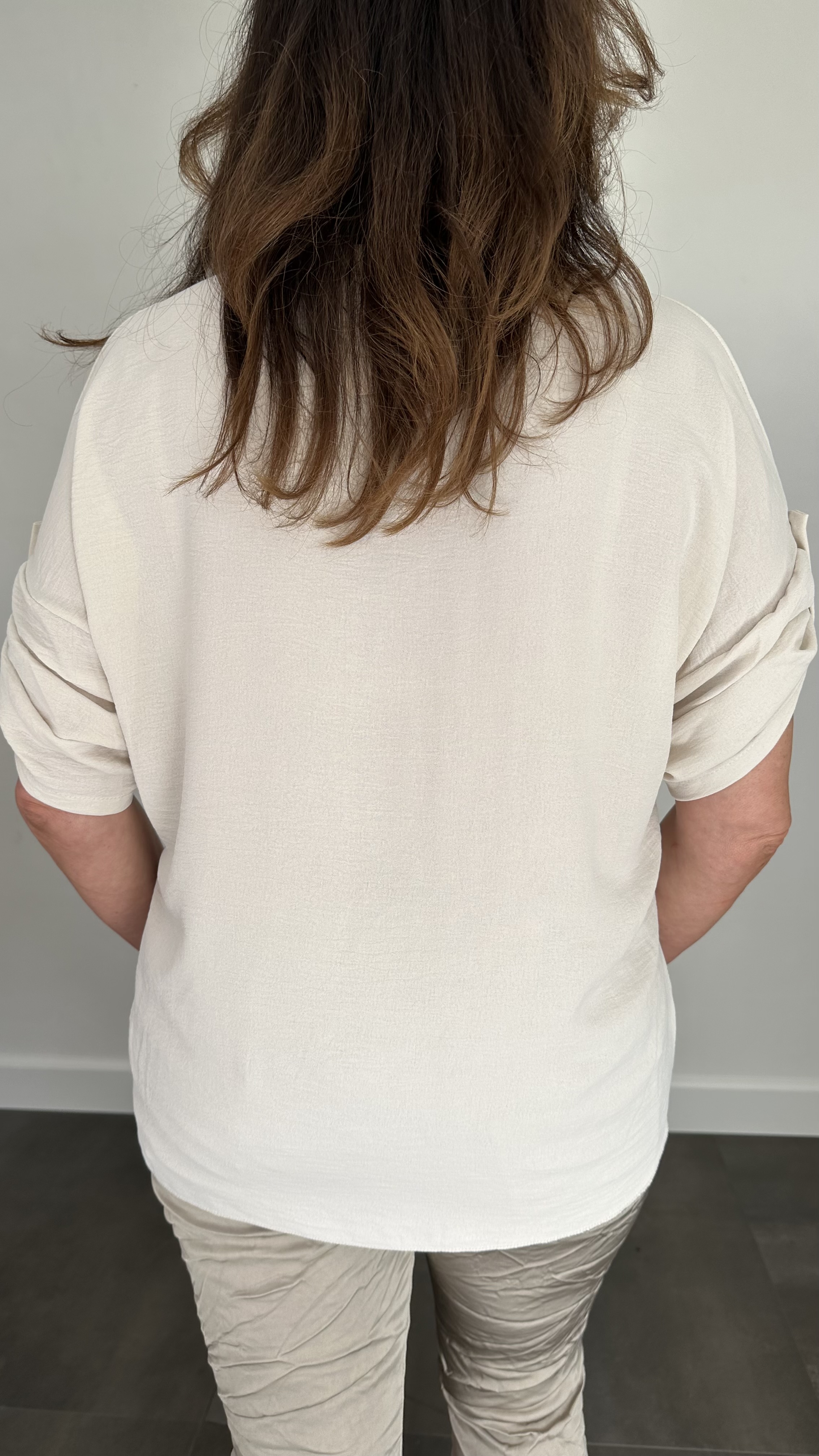Blouse tessy met knoop beige