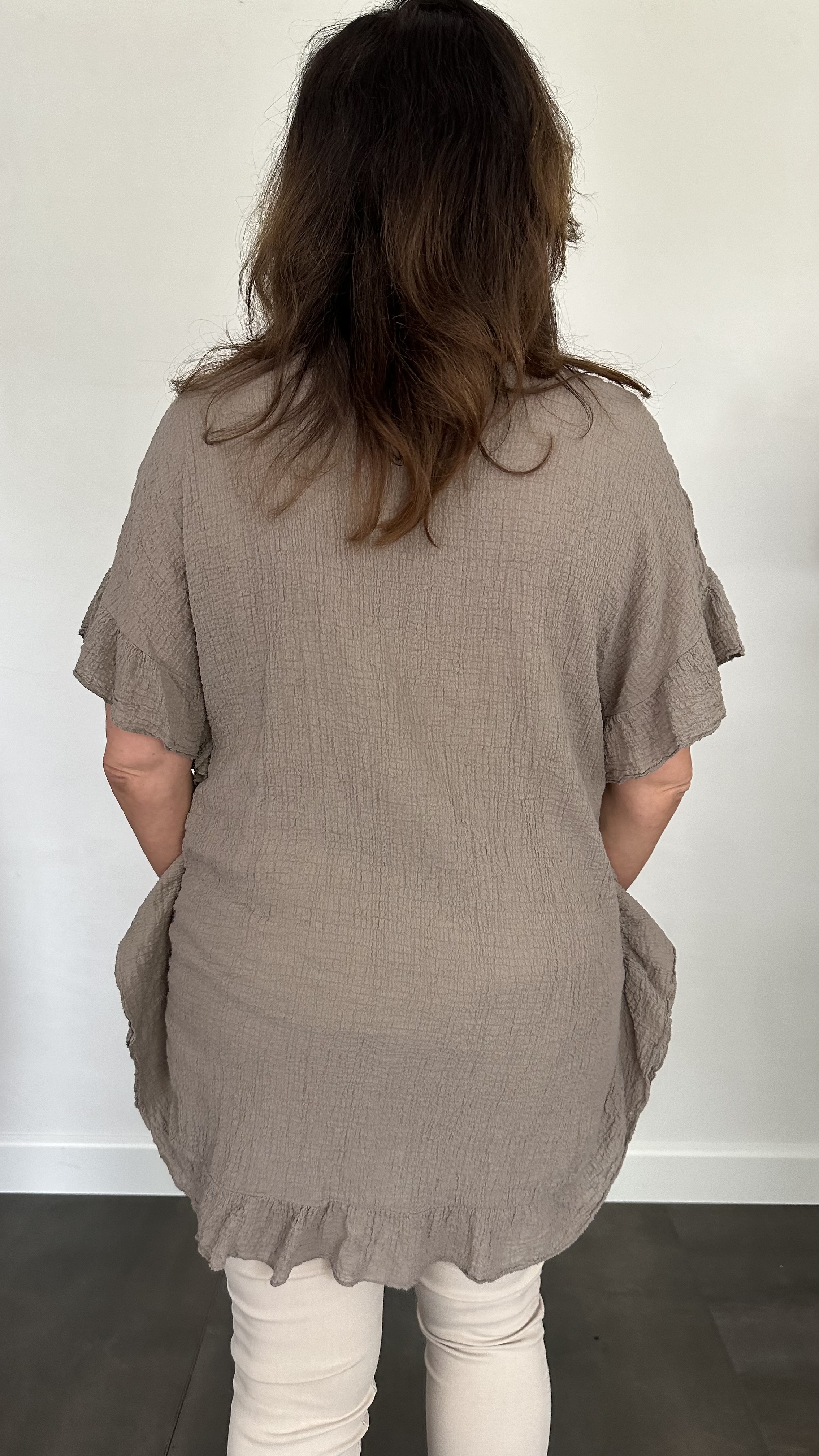 Wafel katoenen top Evy met ruche taupe