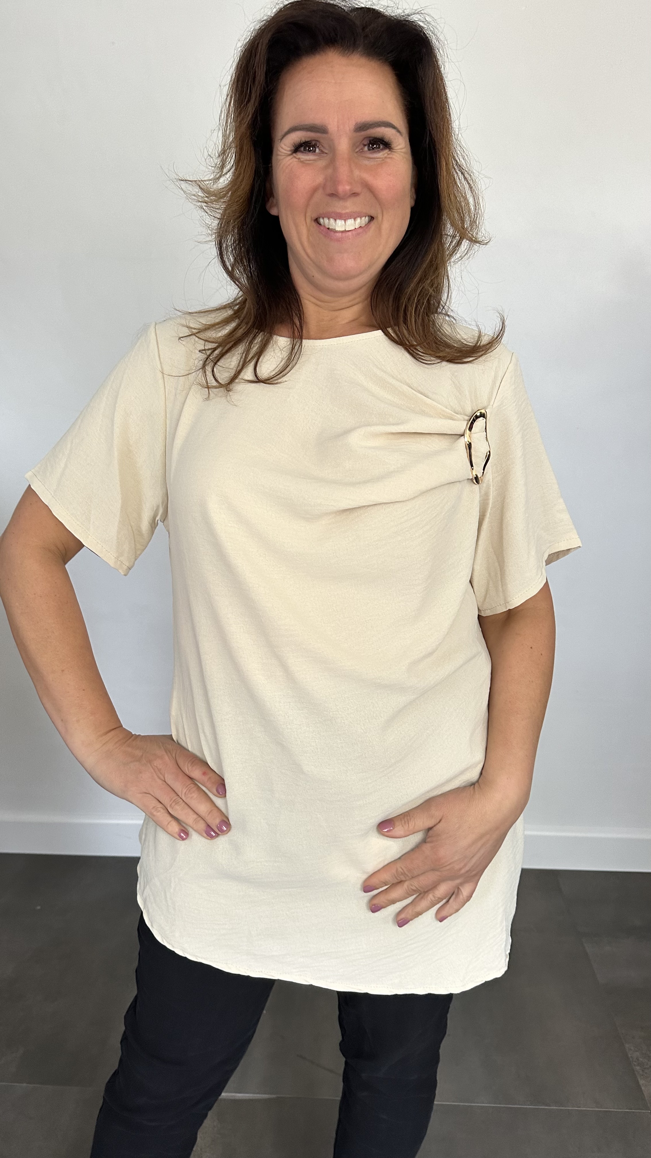 Crepe shirt met gesp beige